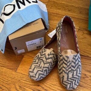 TOMS Beige and Black Patterned Slip-Ons